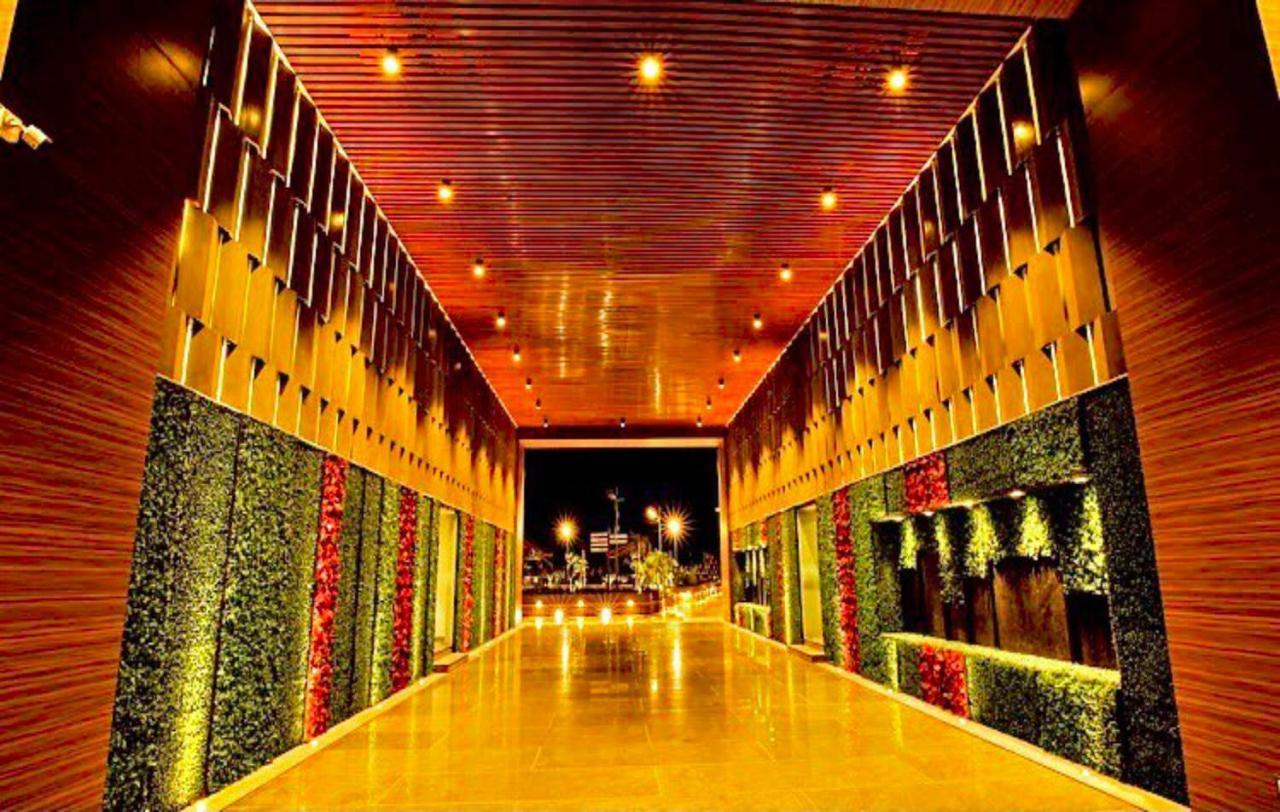 Weekend Address Managed By Stay Cation Surate Extérieur photo