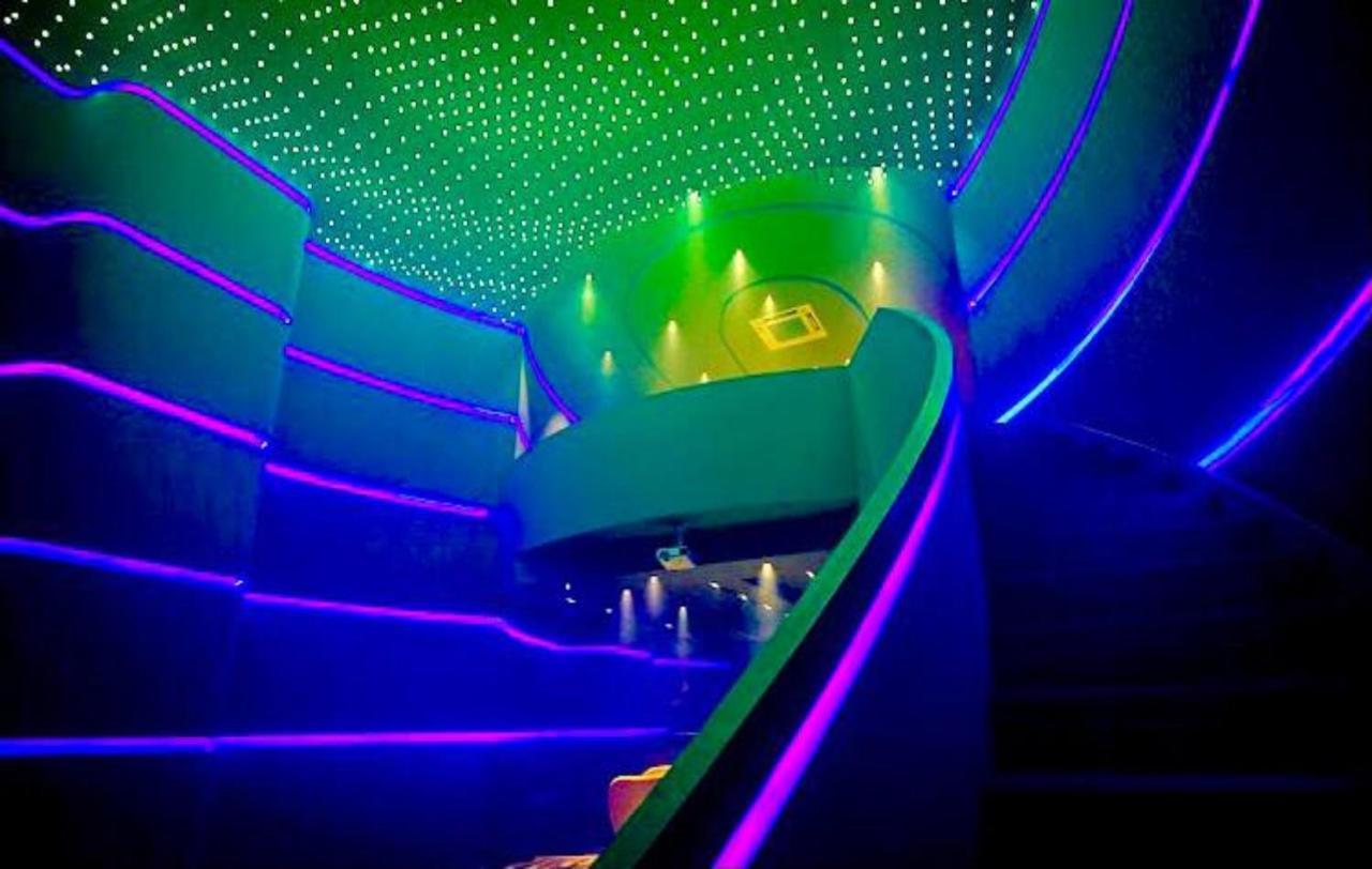 Weekend Address Managed By Stay Cation Surate Extérieur photo
